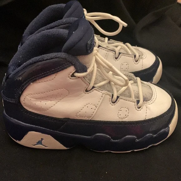 Boys Jordan’s - Picture 4 of 5